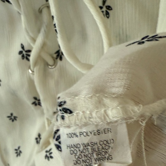 Charlotte Russe|White ditsy Floral long sleeve Boho Blouse,bell sleeves•••NWT - Picture 9 of 11